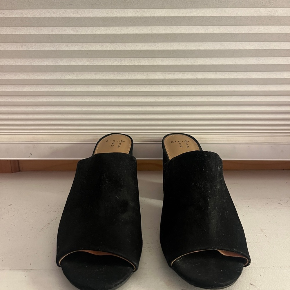Elegant Black Women's Faux-suede Mules